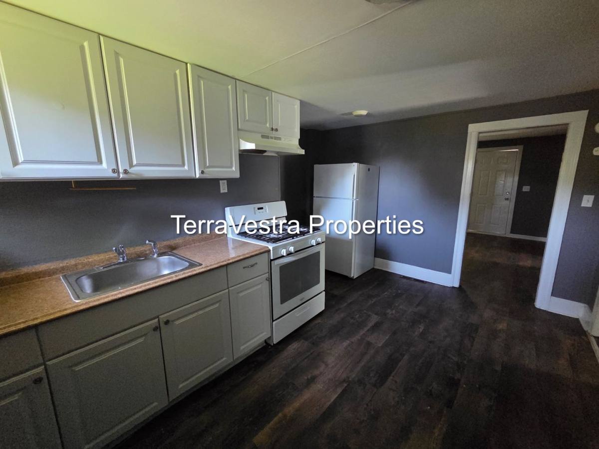 House for rent at 242 Washington St, Paulsboro, NJ 08066