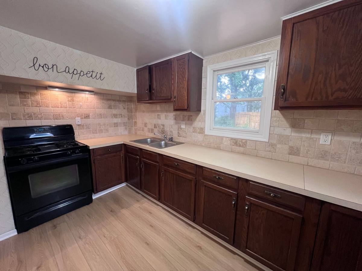 Apartment for rent at 512 Grand Ave NE, Grand Rapids, MI 49503