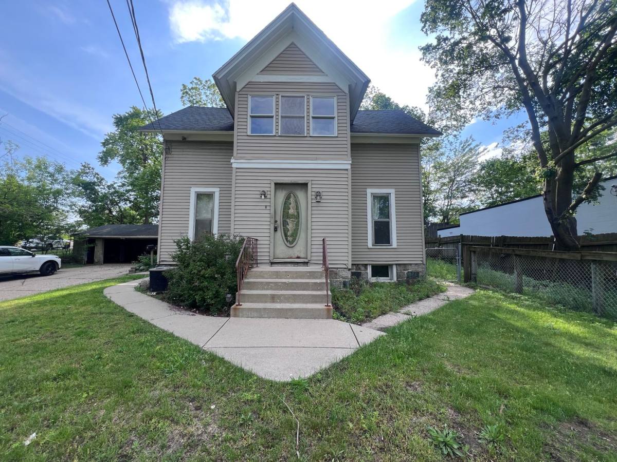 Apartment for rent at 512 Grand Ave NE, Grand Rapids, MI 49503