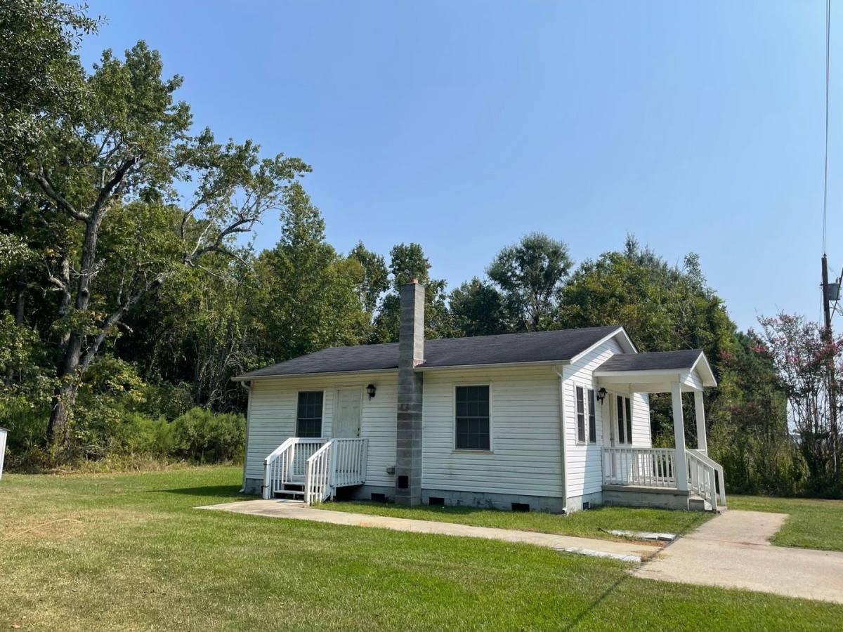 House for rent at 1434 Wades Point Rd, Elizabeth City, NC 27909