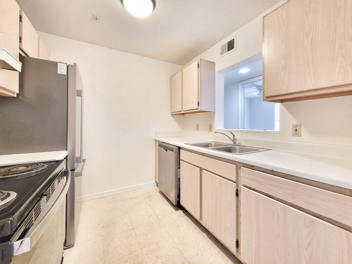 Condo for rent at 2360 SW Archer Rd, Gainesville, FL 32608