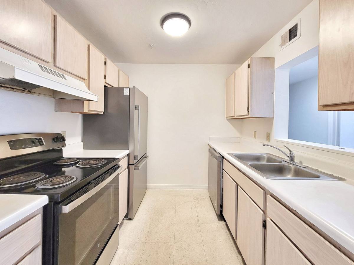 Condo for rent at 2360 SW Archer Rd, Gainesville, FL 32608