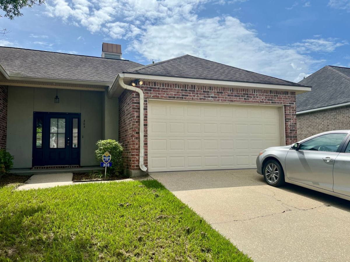 House for rent at 303 Briarhaven Dr, Baton Rouge, LA 70810