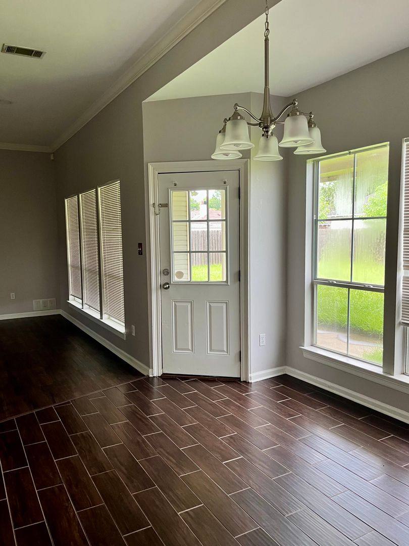House for rent at 303 Briarhaven Dr, Baton Rouge, LA 70810