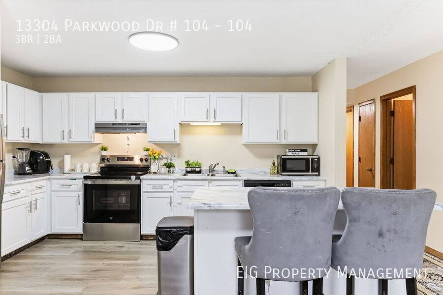 Apartment for rent at 13304 Parkwood Dr #104, Burnsville, MN 55337