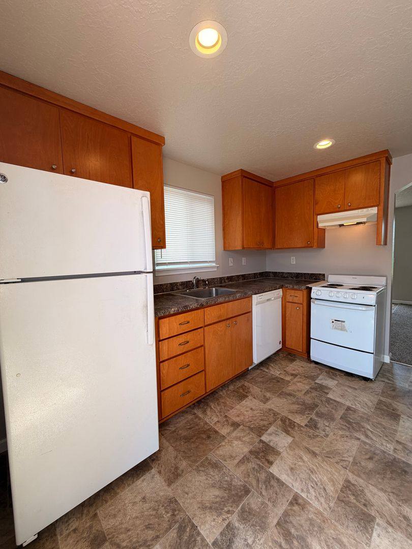 Apartment for rent at 1760 W 18th, Eugene, OR 97405