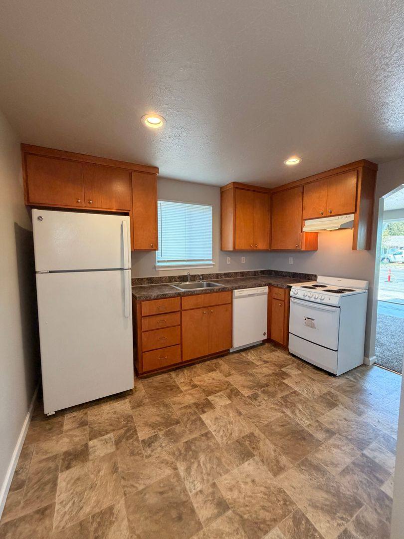 Apartment for rent at 1760 W 18th, Eugene, OR 97405