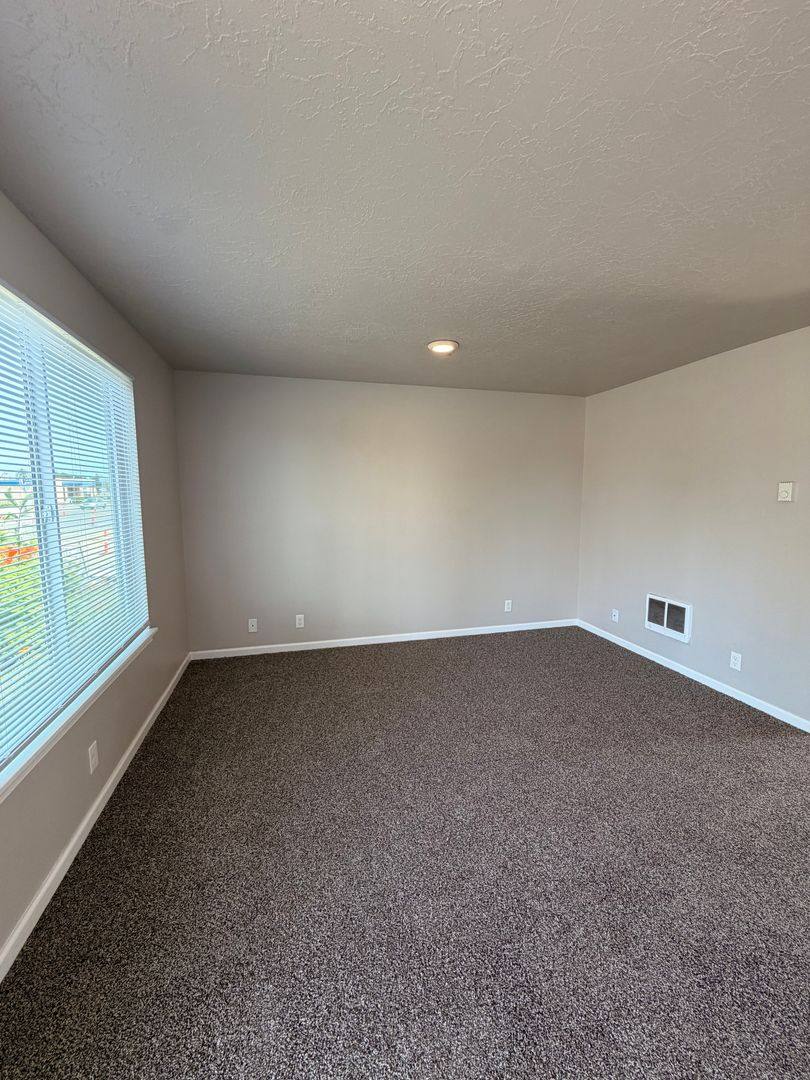 Apartment for rent at 1760 W 18th, Eugene, OR 97405