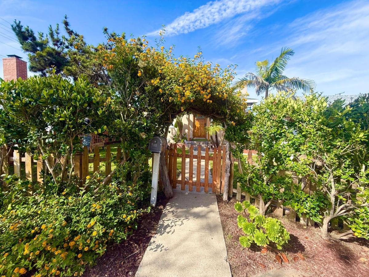 House for rent at 528 N Maria Ave, Redondo Beach, CA 90277
