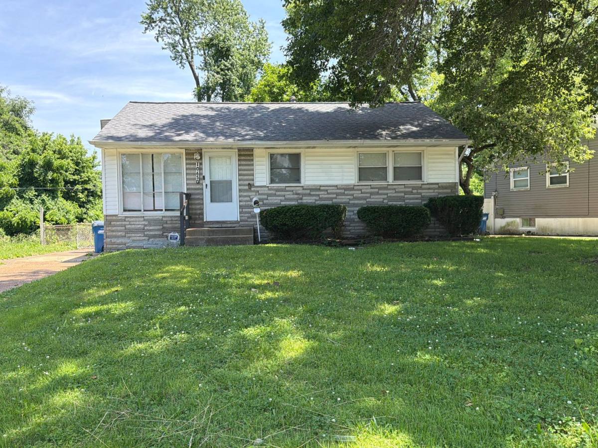 House for rent at 10650 Dunkeld Circle, Saint Louis, MO 63137