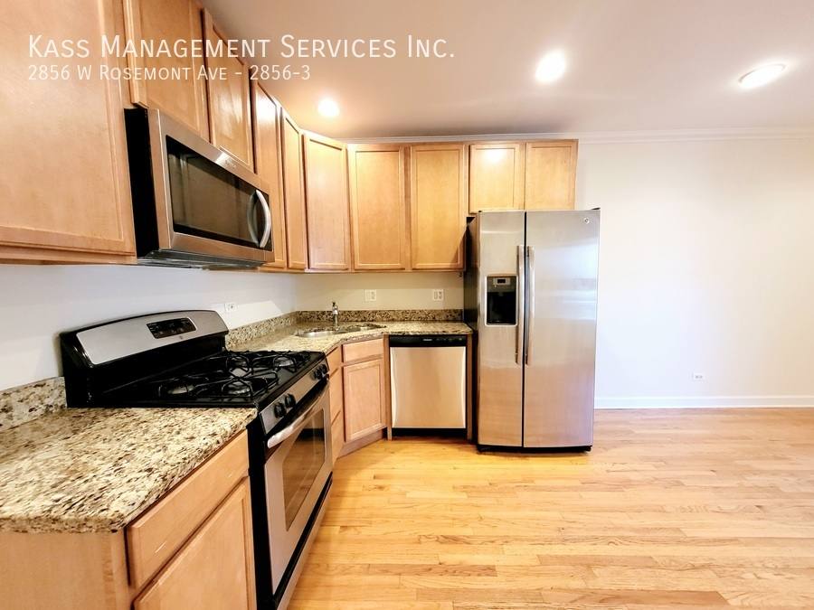 Apartment for rent at 2856 W Rosemont Ave #3, Chicago, IL 60659