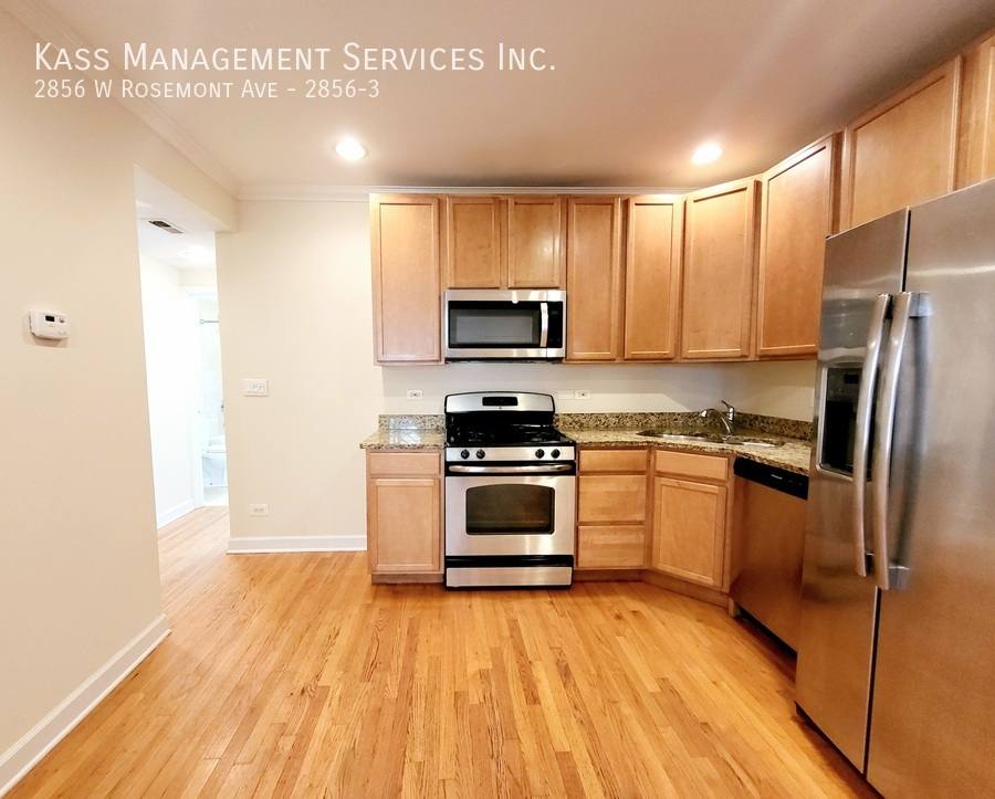 Apartment for rent at 2856 W Rosemont Ave #3, Chicago, IL 60659