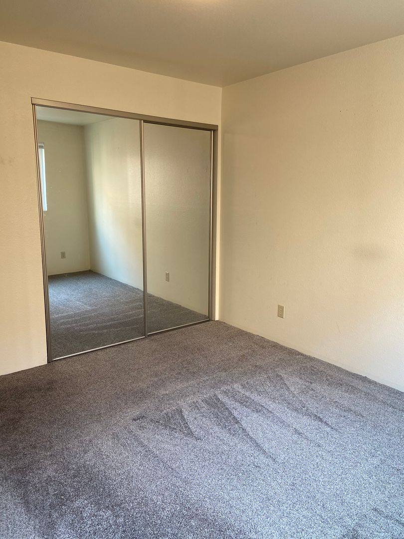 Apartment for rent at 210 10th Ave E, Seattle, WA 98102