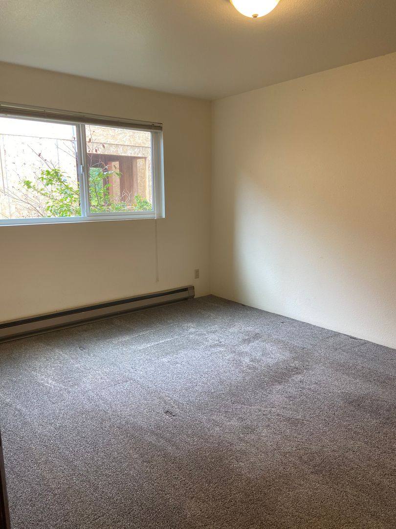 Apartment for rent at 210 10th Ave E, Seattle, WA 98102