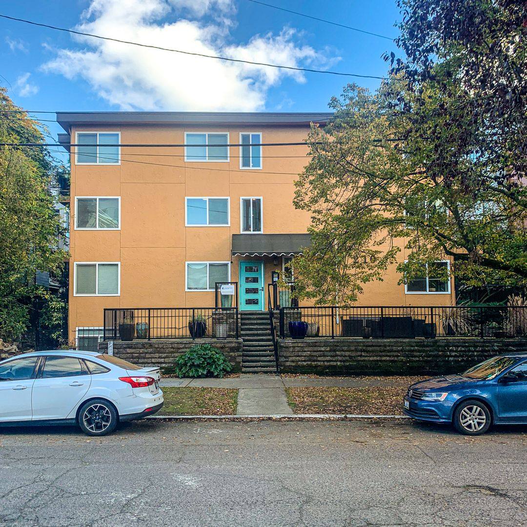 Apartment for rent at 210 10th Ave E, Seattle, WA 98102