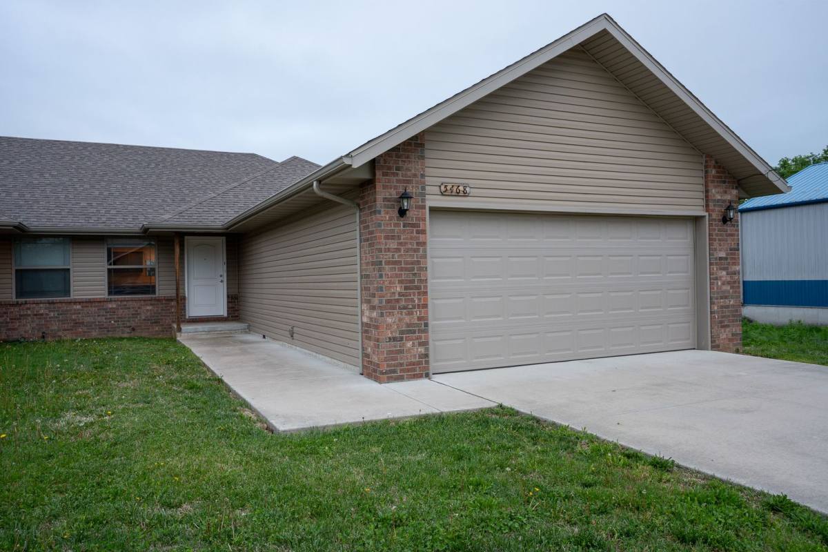 5468 S Main St, Brookline, MO 65619 - House for Rent