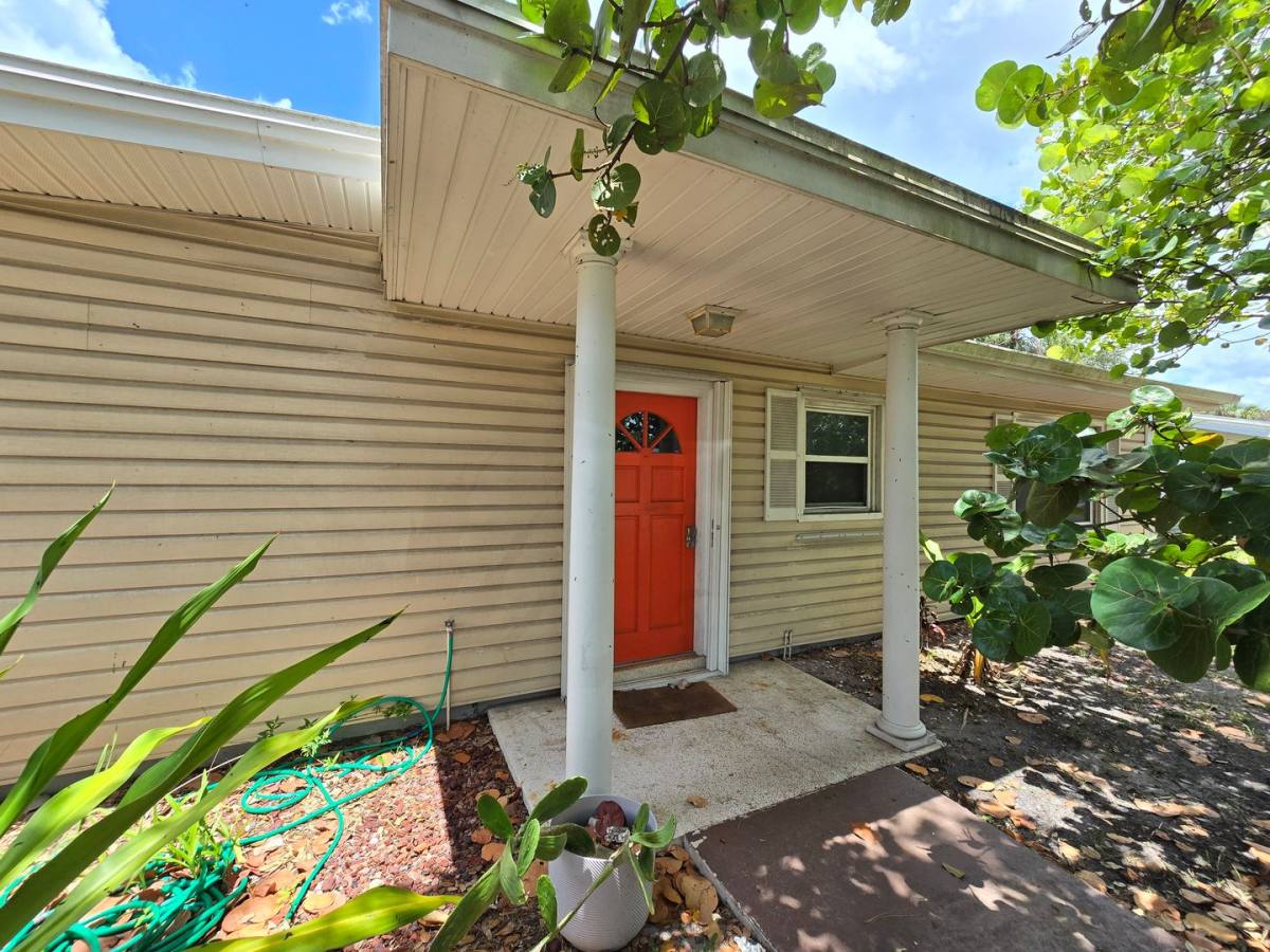 Apartment for rent at 6346 Beechwood Ave, Sarasota, FL 34231