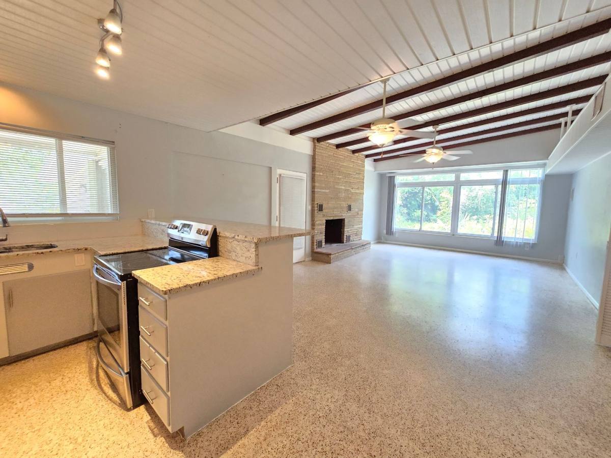 Apartment for rent at 6346 Beechwood Ave, Sarasota, FL 34231