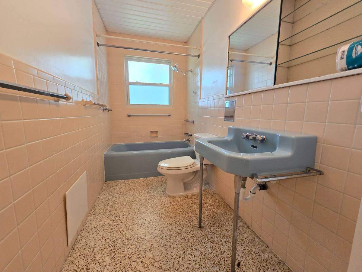 Apartment for rent at 6346 Beechwood Ave, Sarasota, FL 34231