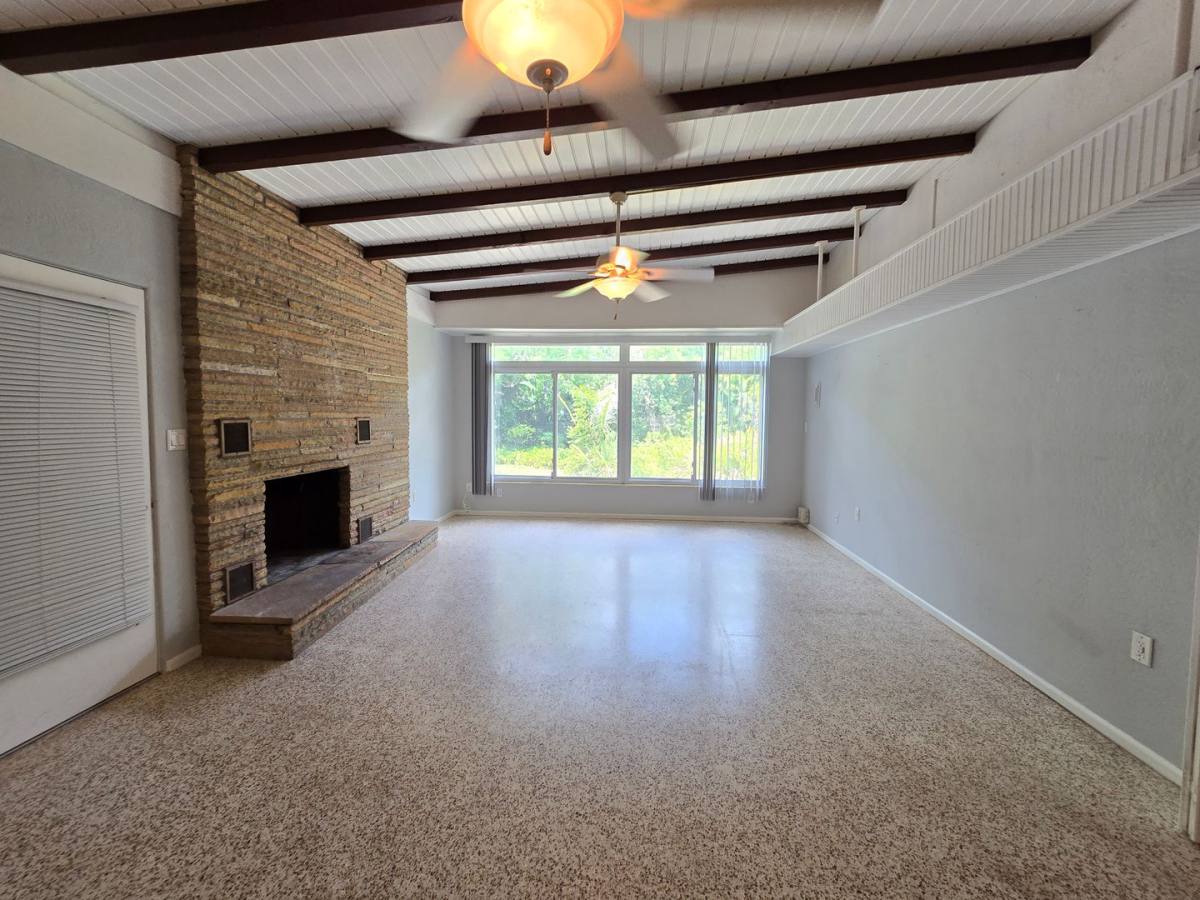Apartment for rent at 6346 Beechwood Ave, Sarasota, FL 34231