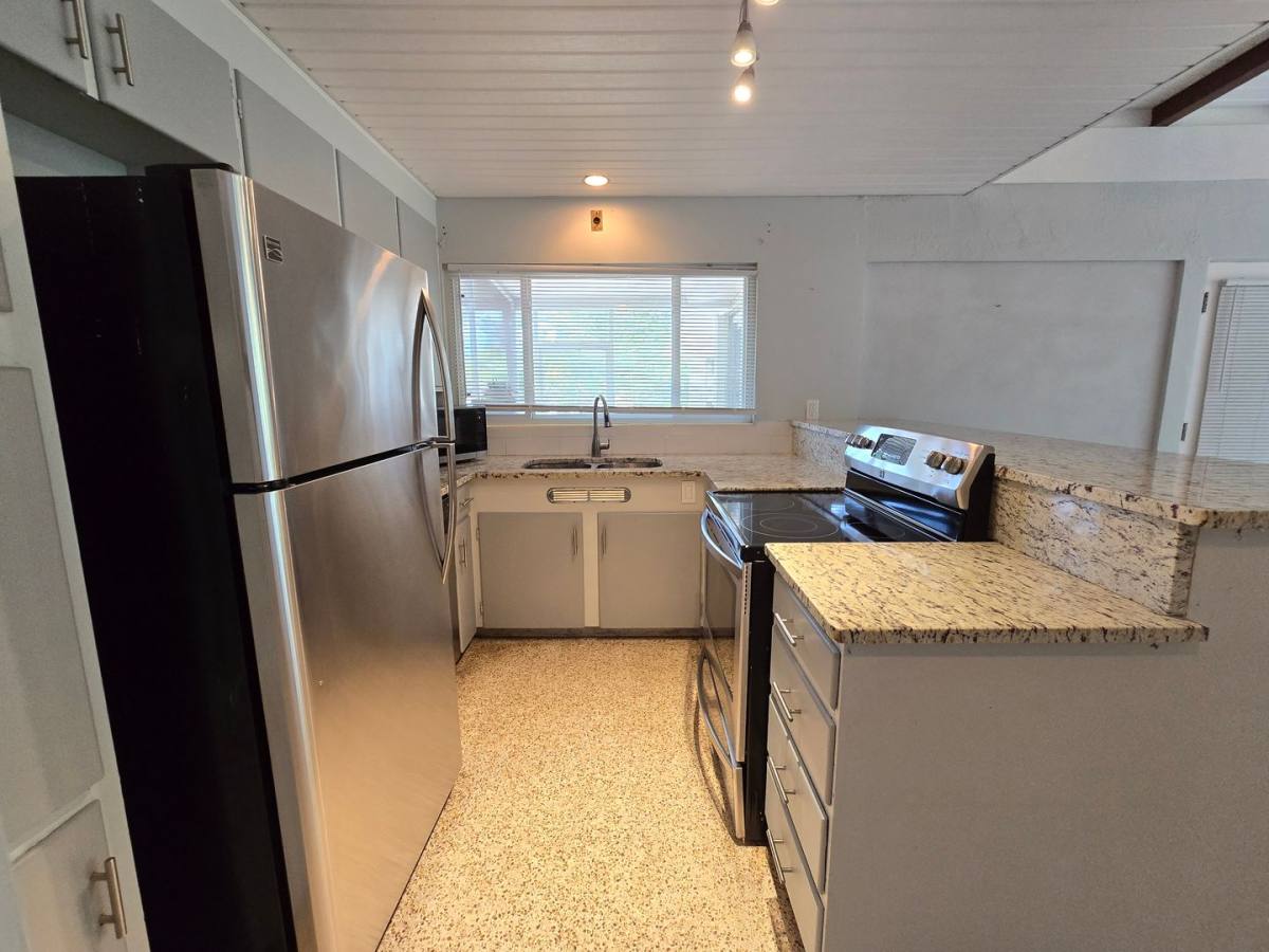 Apartment for rent at 6346 Beechwood Ave, Sarasota, FL 34231