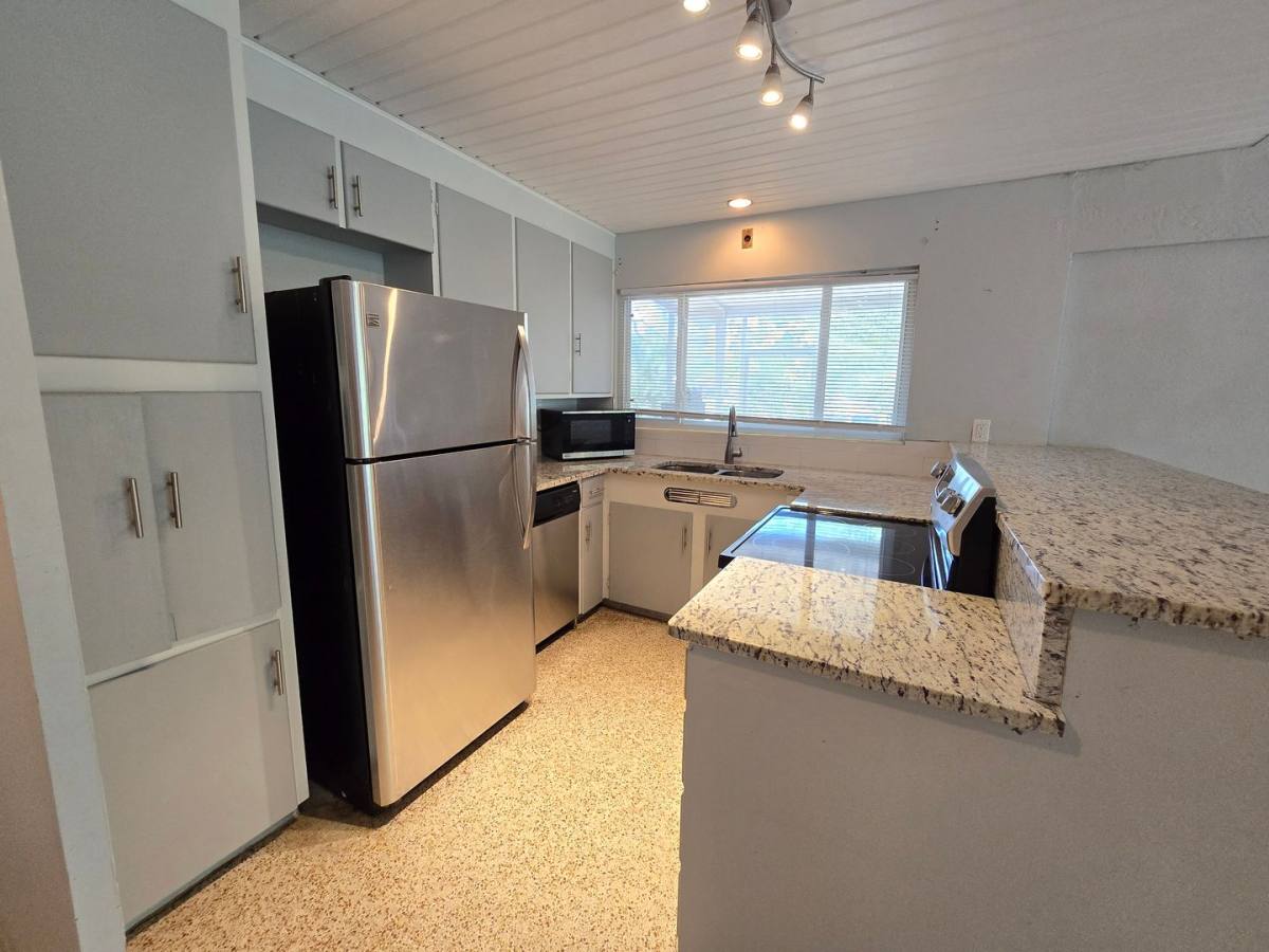 Apartment for rent at 6346 Beechwood Ave, Sarasota, FL 34231