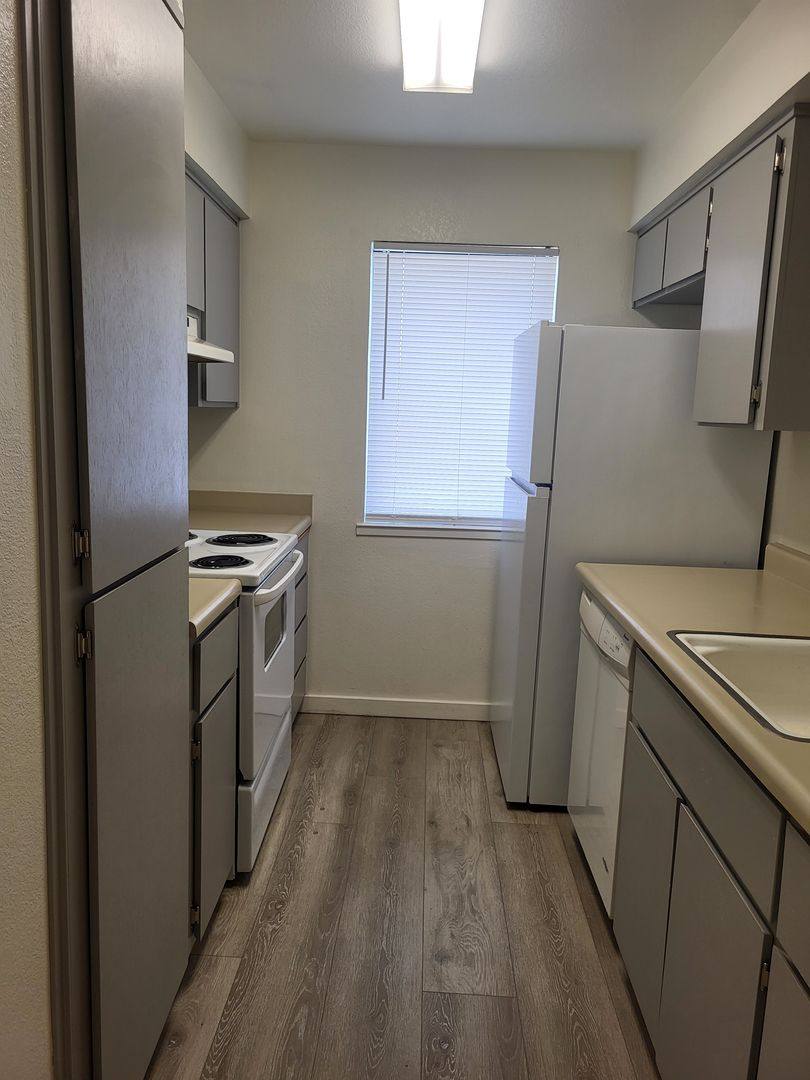 Apartment for rent at 818 E Tabor Ave -Fountain View Apts, Fairfield, CA 94533