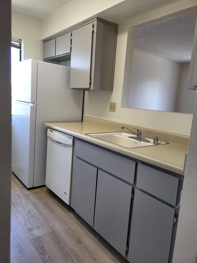 Apartment for rent at 818 E Tabor Ave -Fountain View Apts, Fairfield, CA 94533