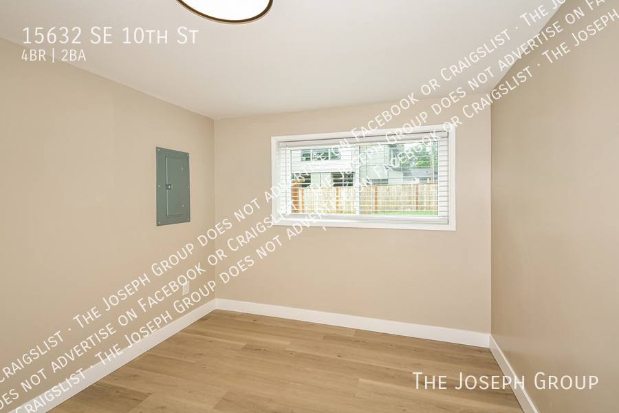 House for rent at 15632 SE 10th St, Bellevue, WA 98008
