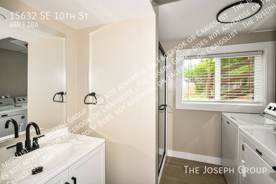 House for rent at 15632 SE 10th St, Bellevue, WA 98008