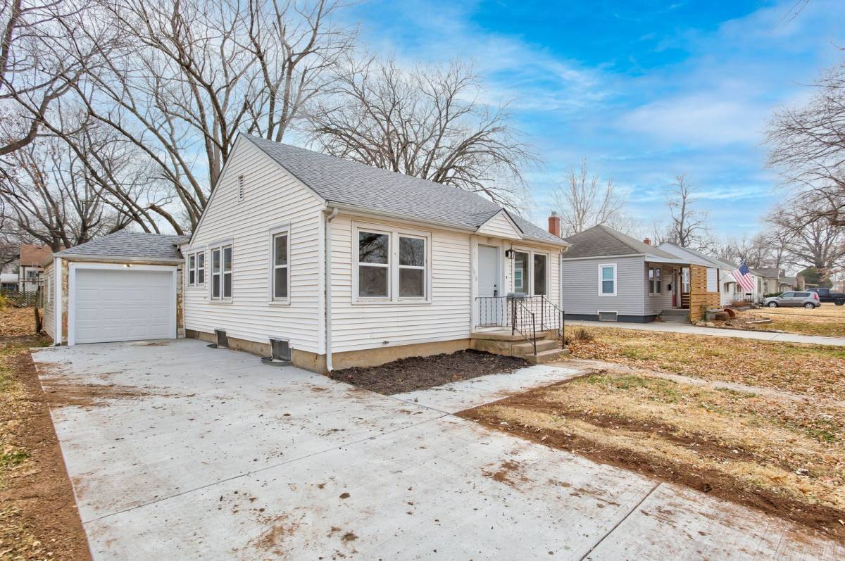 Apartment for rent at 1018 S Vassar Ave, Wichita, KS 67218