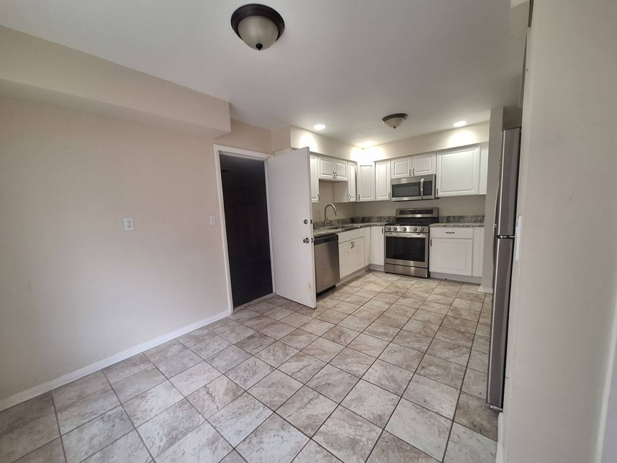 House for rent at 32834 Rosenbusch, Warren, MI 48088