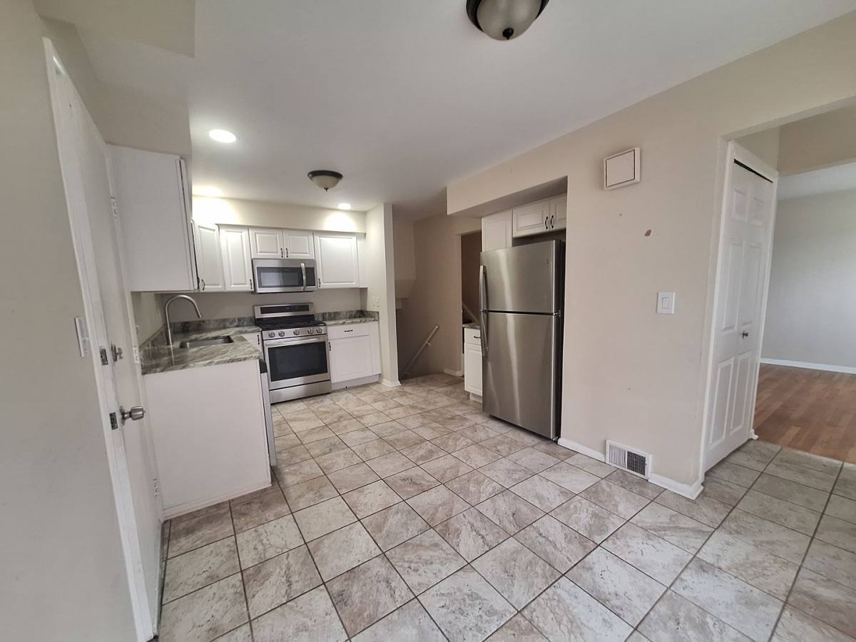 House for rent at 32834 Rosenbusch, Warren, MI 48088