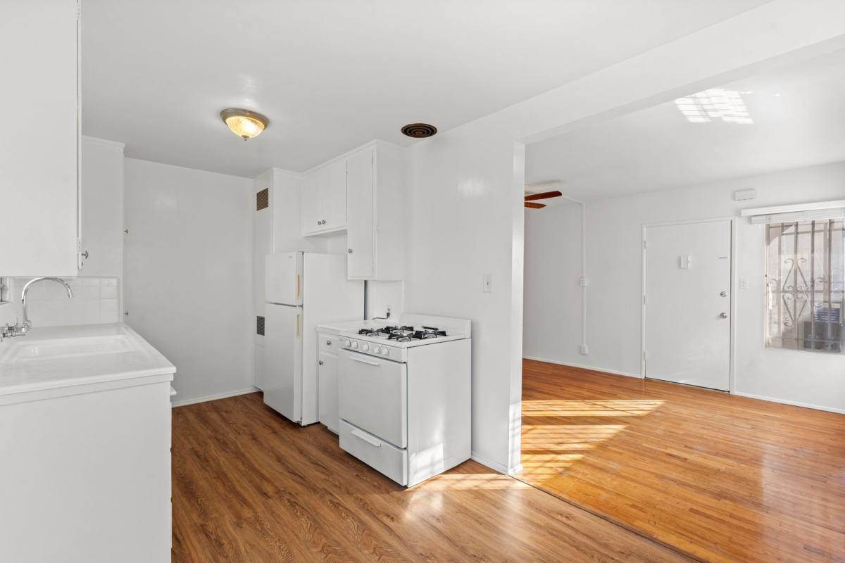 Apartment for rent at 1408 - 1412 Centinela Ave, Inglewood, CA 90302