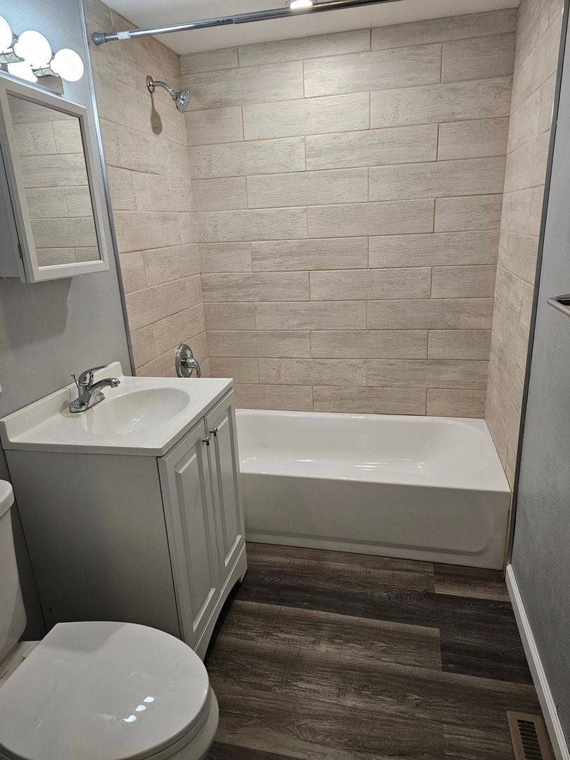Apartment for rent at 120 122 Sandridge Rd, Bowling Green, OH 43402