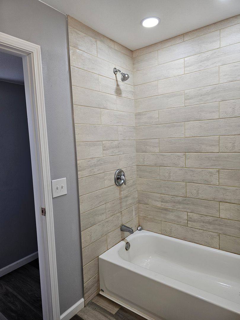Apartment for rent at 120 122 Sandridge Rd, Bowling Green, OH 43402