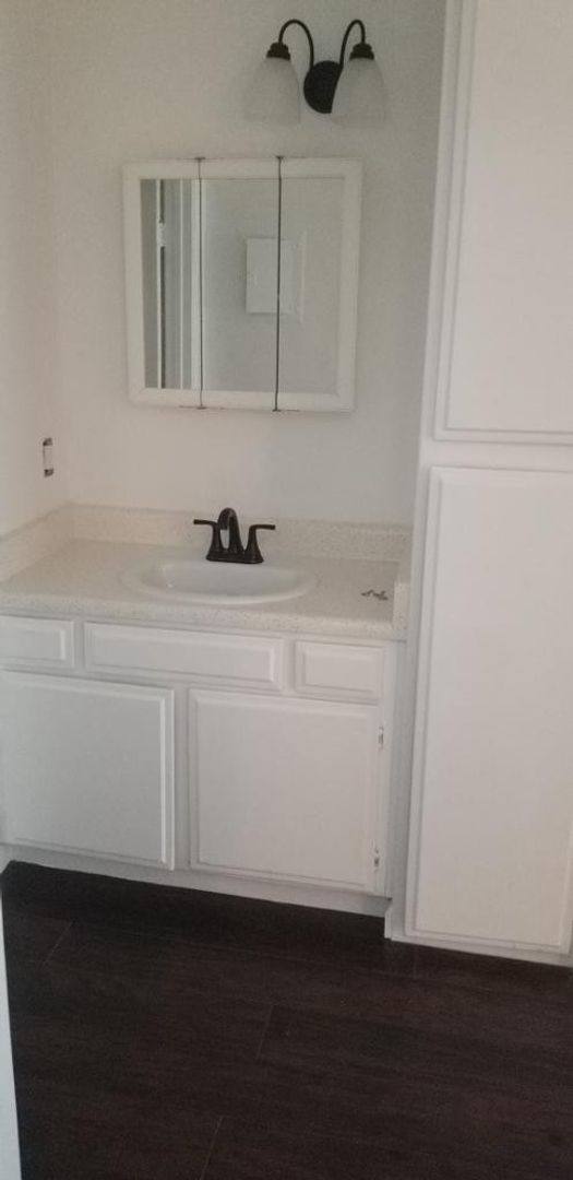 Apartment for rent at 550 E Ave, Palmdale, CA 93550