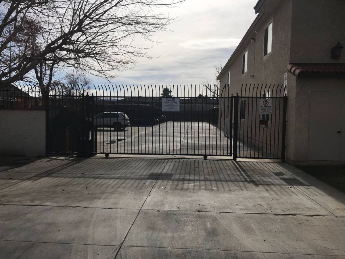 Apartment for rent at 550 E Ave, Palmdale, CA 93550