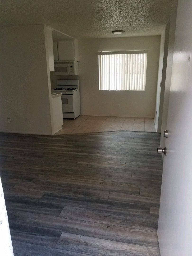 Apartment for rent at 550 E Ave, Palmdale, CA 93550