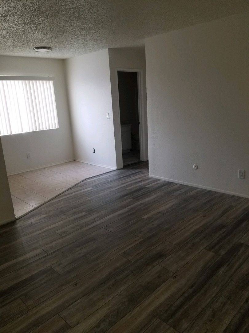 Apartment for rent at 550 E Ave, Palmdale, CA 93550