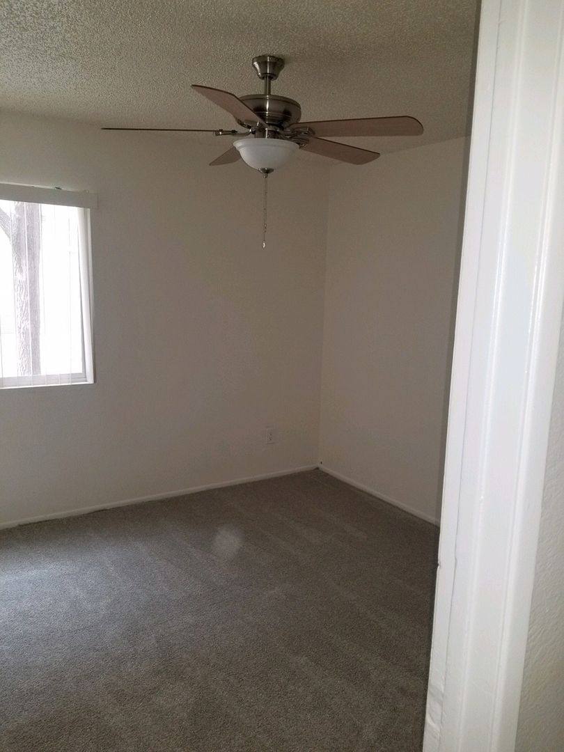 Apartment for rent at 550 E Ave, Palmdale, CA 93550