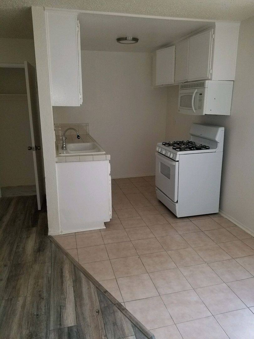 Apartment for rent at 550 E Ave, Palmdale, CA 93550