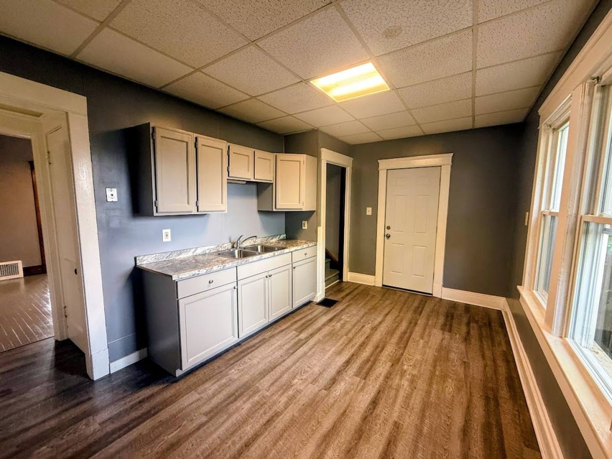Apartment for rent at 915 Highland Rd NE, Canton, OH 44704