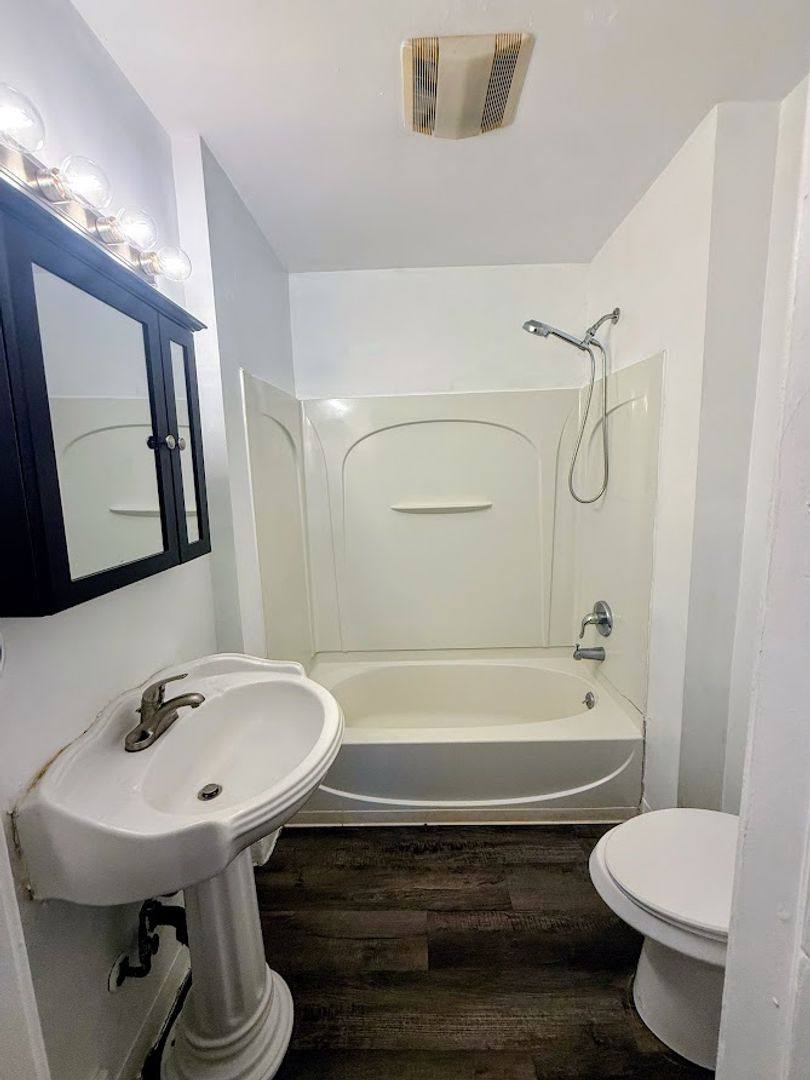 Apartment for rent at 915 Highland Rd NE, Canton, OH 44704