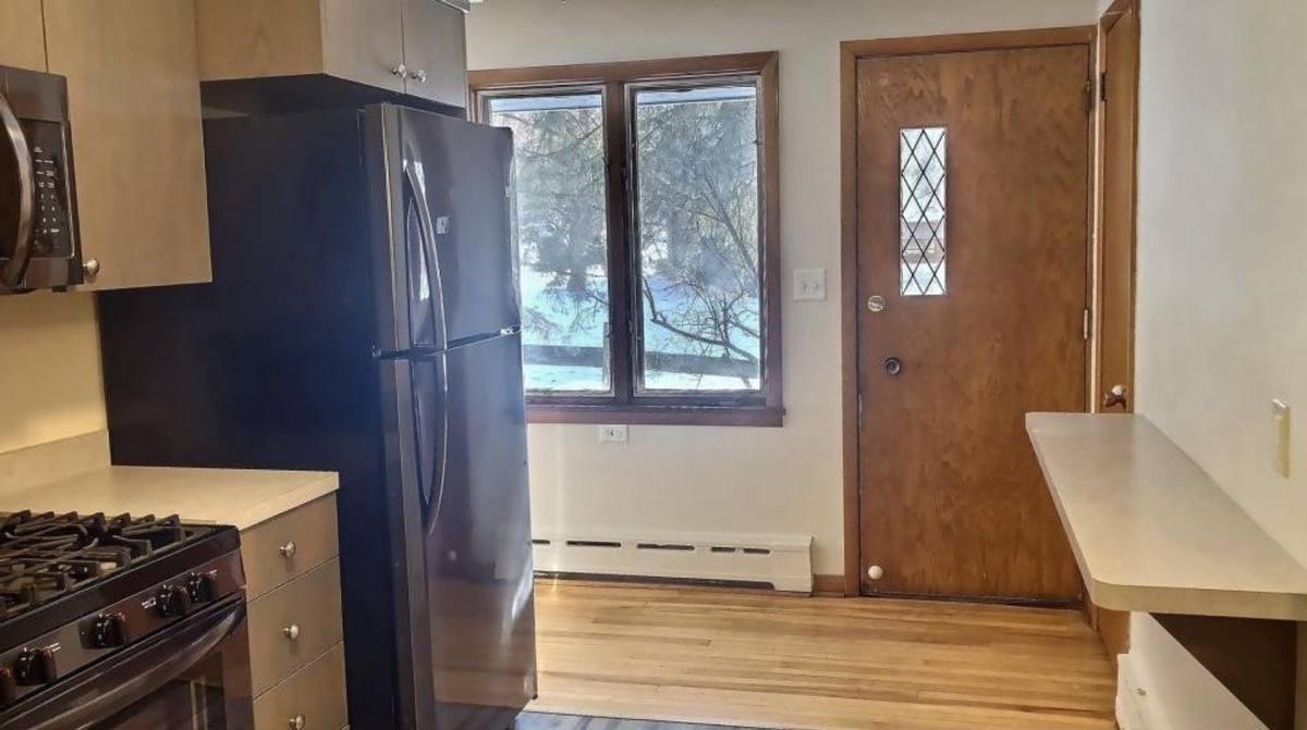 Apartment for rent at 487-489 Desnoyer Ave, Saint Paul, MN 55104