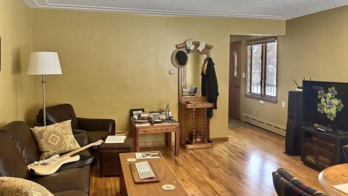 Apartment for rent at 487-489 Desnoyer Ave, Saint Paul, MN 55104