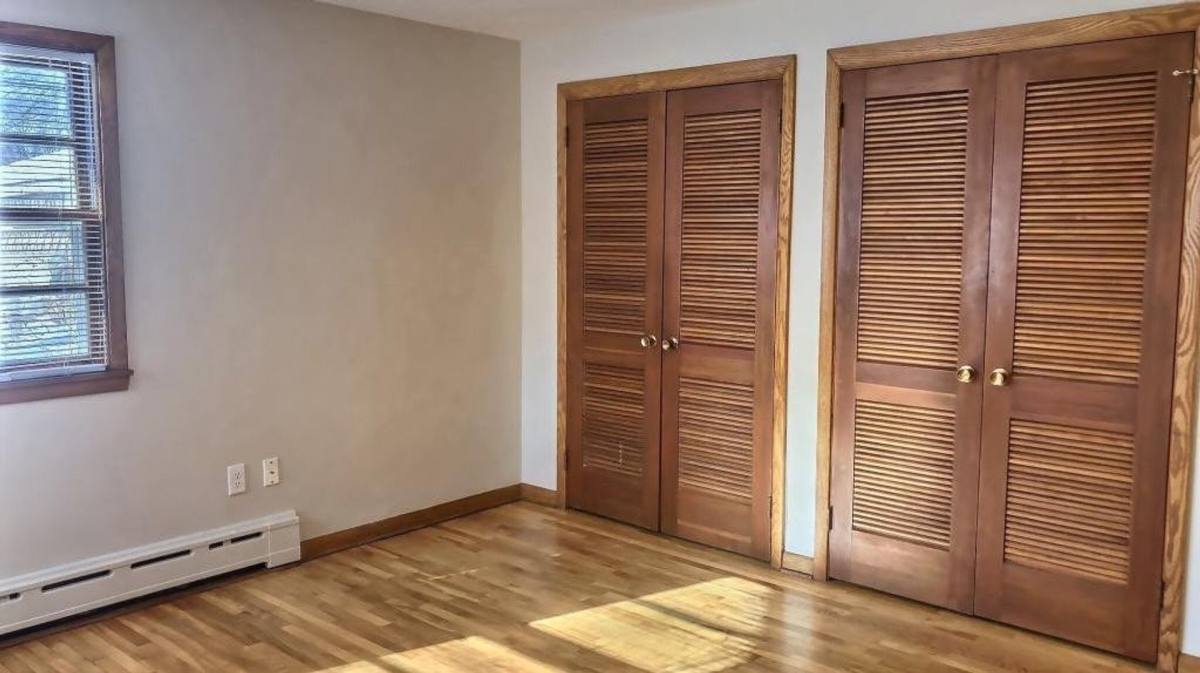 Apartment for rent at 487-489 Desnoyer Ave, Saint Paul, MN 55104