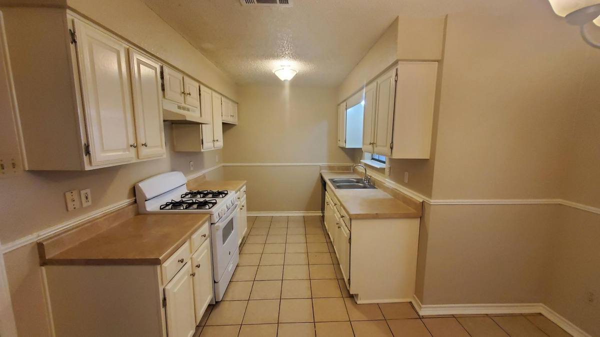 House for rent at 505 Pelican Court, Desoto, TX 75115
