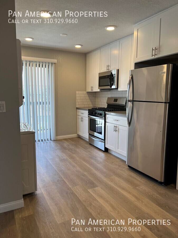 Apartment for rent at 2430 Naomi St #208, Burbank, CA 91504