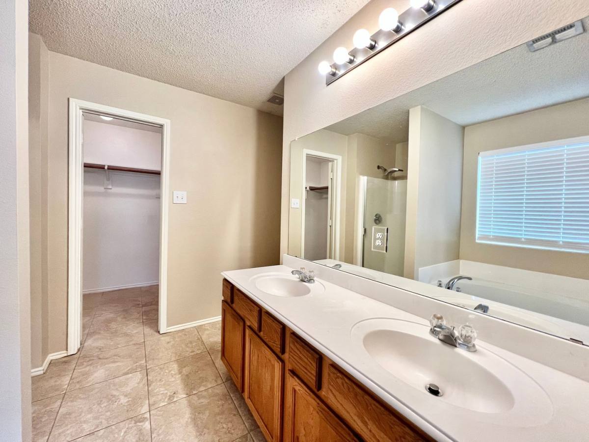 House for rent at 9925 George Washington Dr, McKinney, TX 75072
